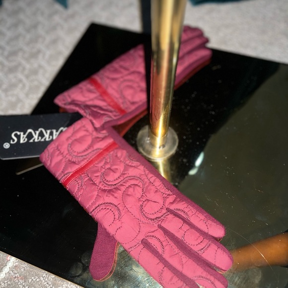 Sakkas Stylish Red Gloves - Picture 1 of 3
